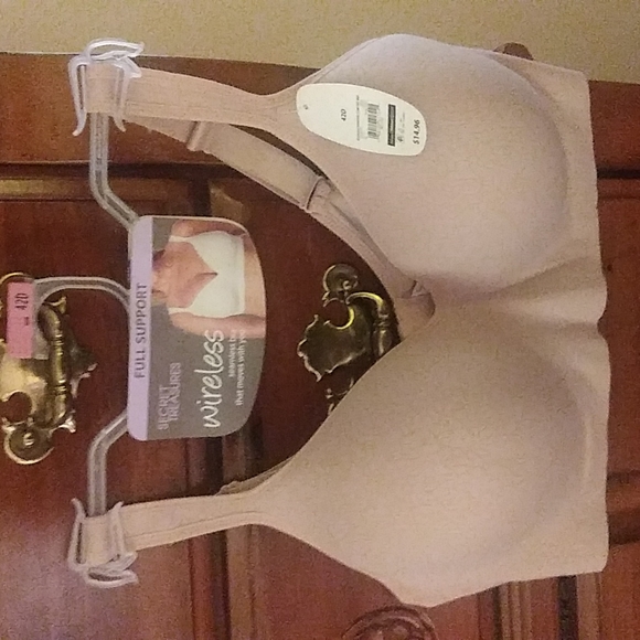 NWT 1 Wireless Bra and 1 underwrite Bra - Picture 3 of 5